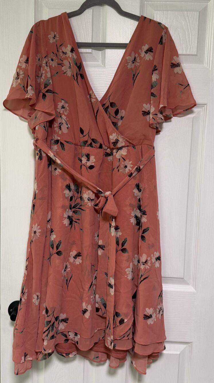 Torrid Women's Peach Floral V-Neck Faux Wrap Dress Size 2